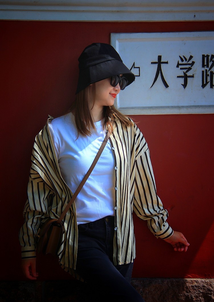 活跃气氛片《夏日里的美女更靓丽》抓拍街拍随拍一组热闹片！哈哈！