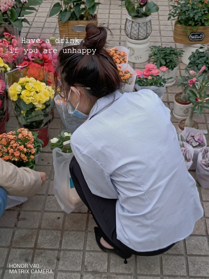 活跃气氛片《夏日里的美女更靓丽》抓拍街拍随拍一组热闹片！哈哈！
