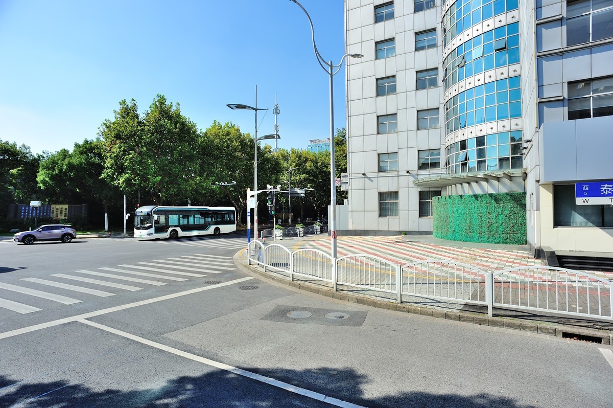 长兴--水路-->吴淞（宝山）--公路-->长兴