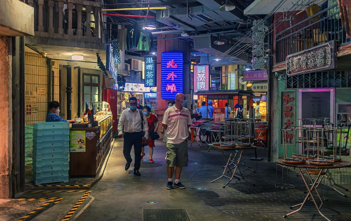 老上海地下风情街