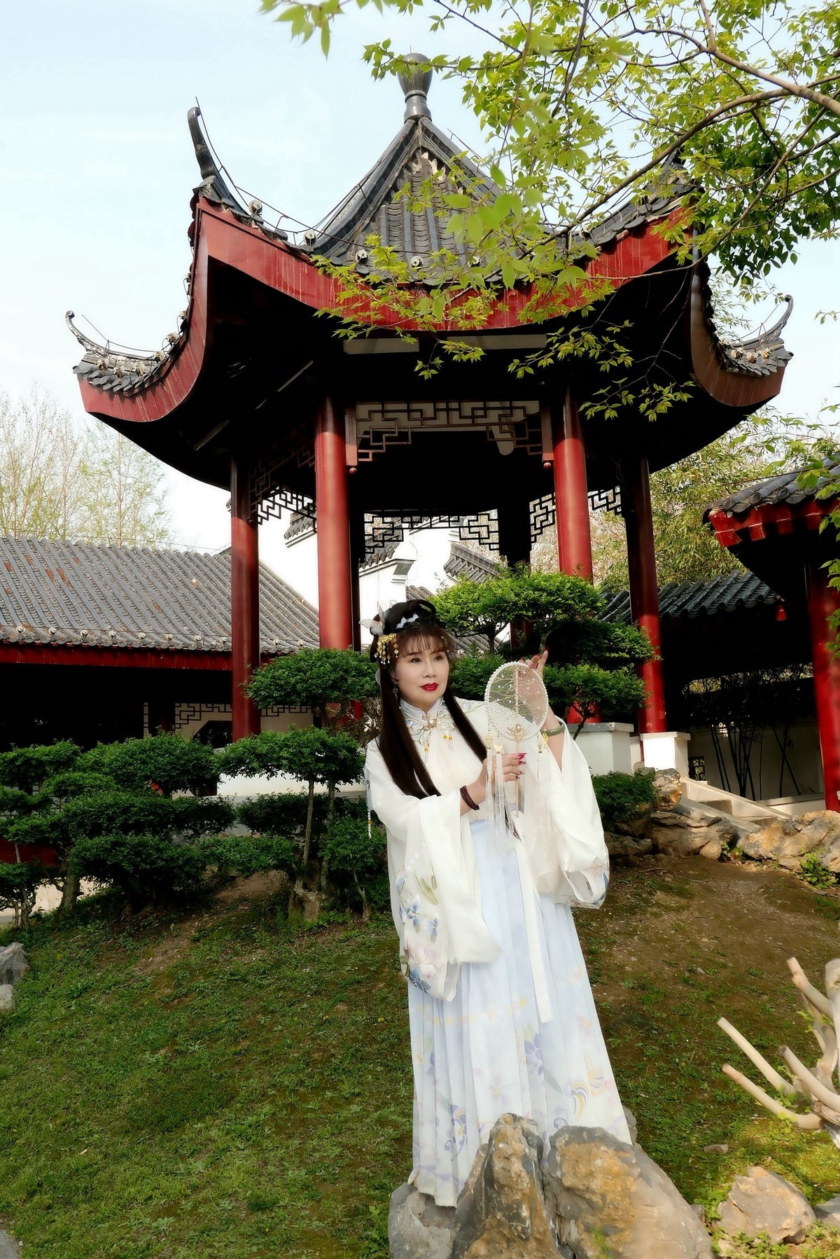 堤角公园樱花树下的古装美女！