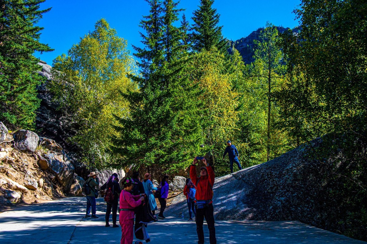 新疆旅游沿途风光风景记实抓拍   ＜ 可可托海大峡谷＞   续