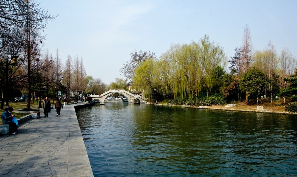 早春二月——明湖春水赛江南