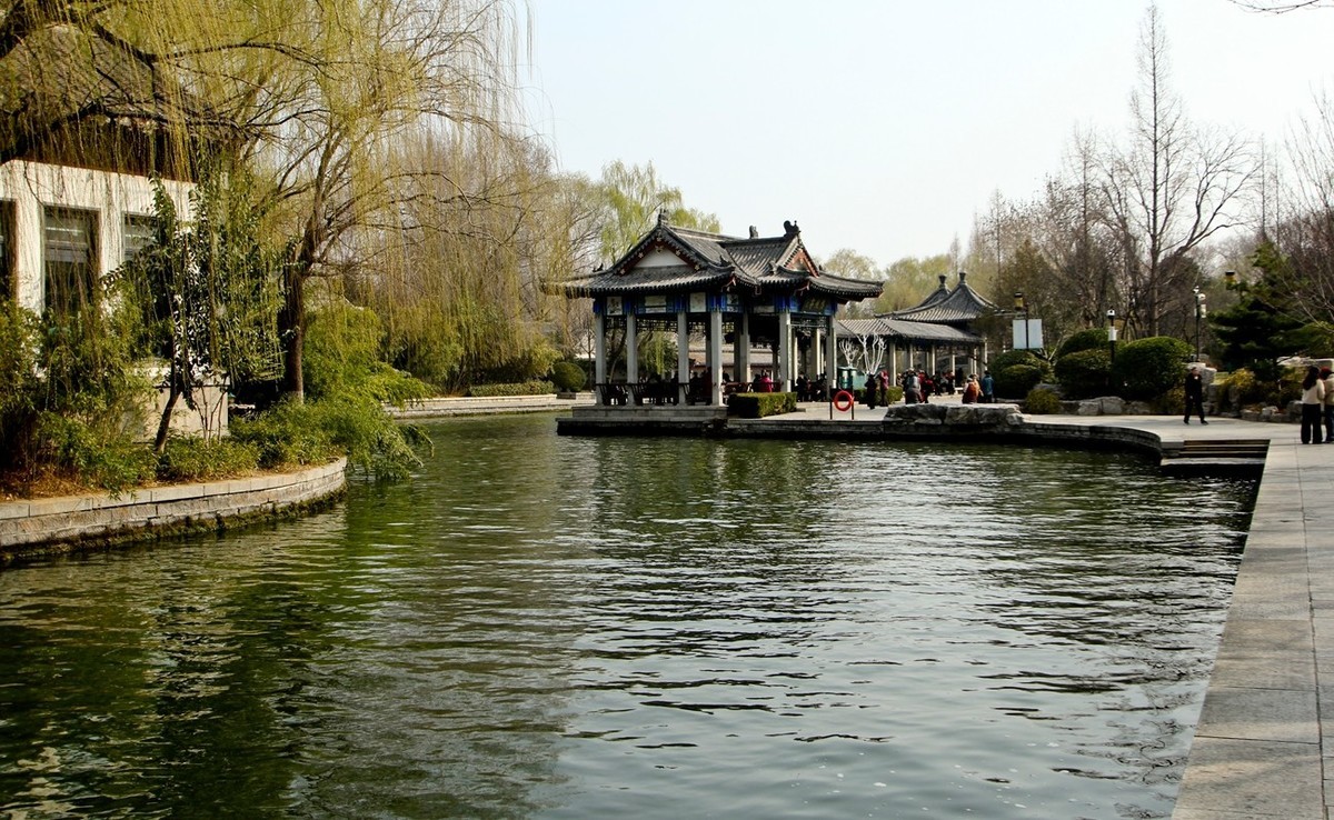 早春二月——明湖春水赛江南