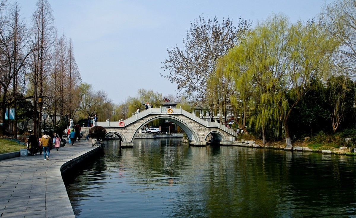 早春二月——明湖春水赛江南