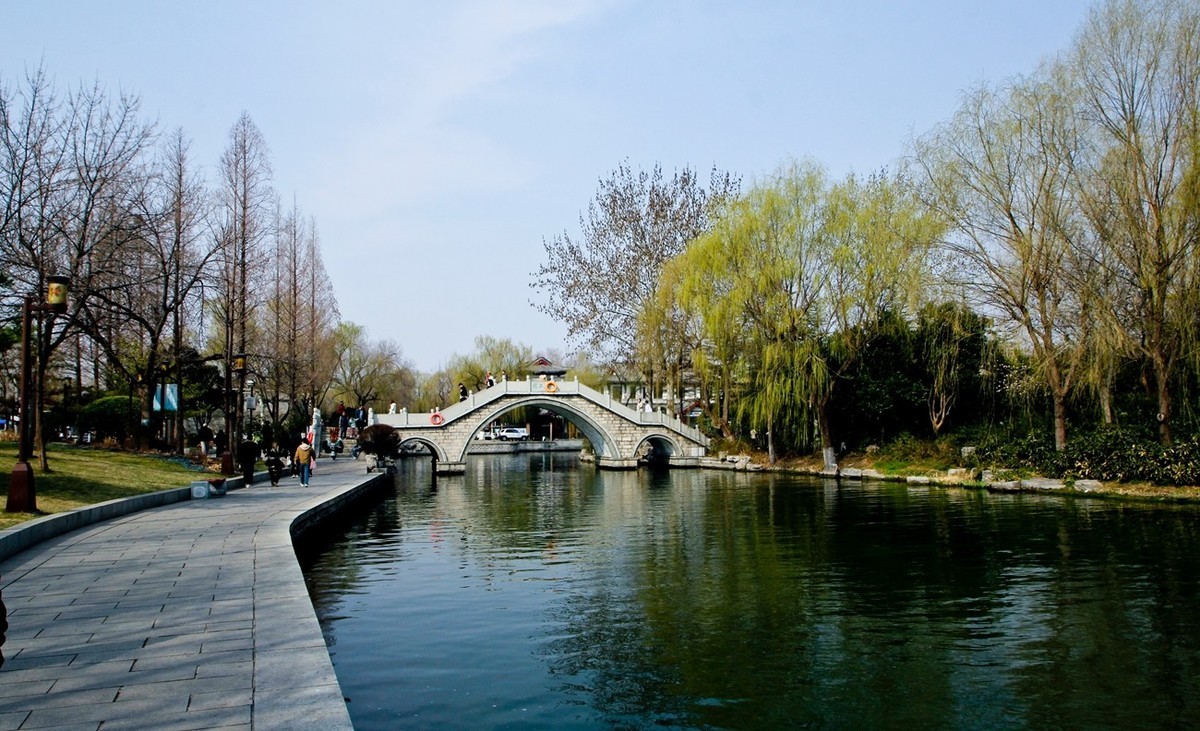 早春二月——明湖春水赛江南