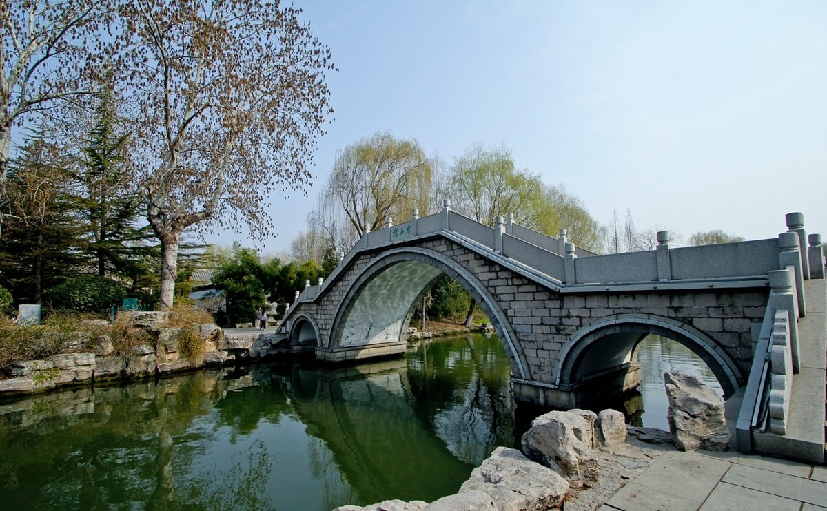 早春二月——明湖春水赛江南