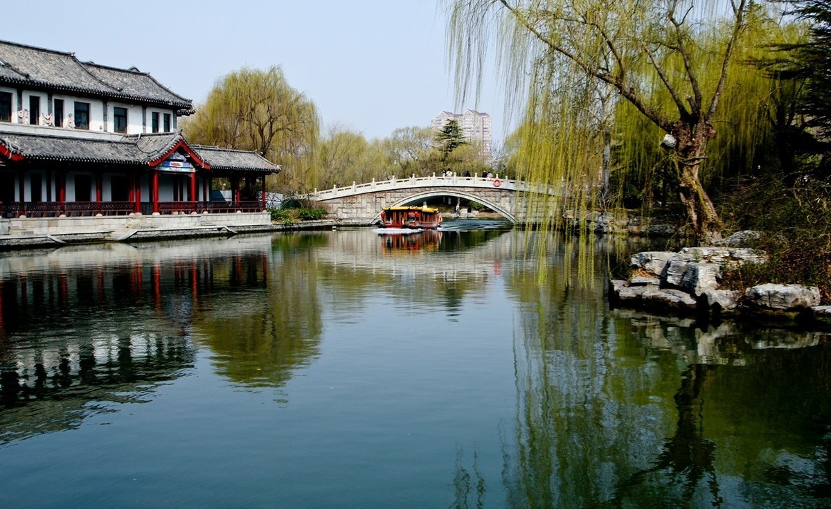 早春二月——明湖春水赛江南