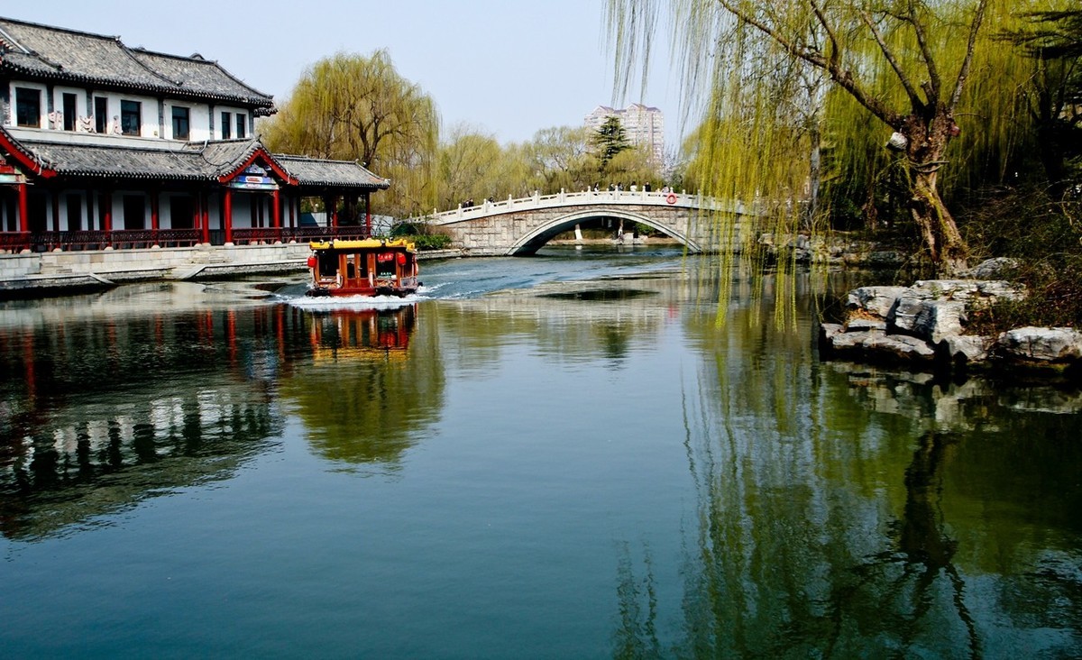 早春二月——明湖春水赛江南