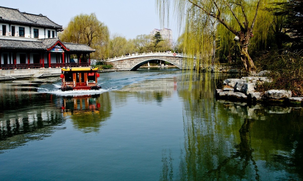 早春二月——明湖春水赛江南