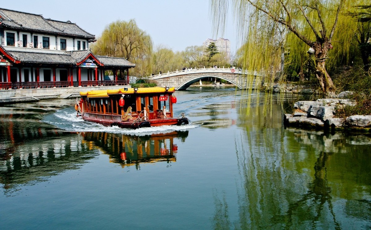 早春二月——明湖春水赛江南