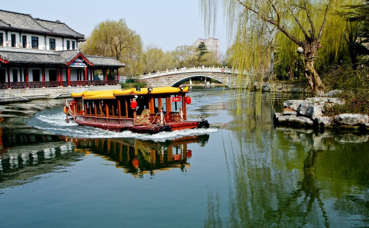 早春二月——明湖春水赛江南