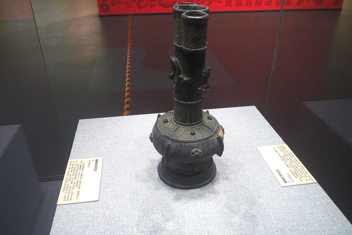 《灵蛇献瑞—2025乙巳蛇年生肖文物展》