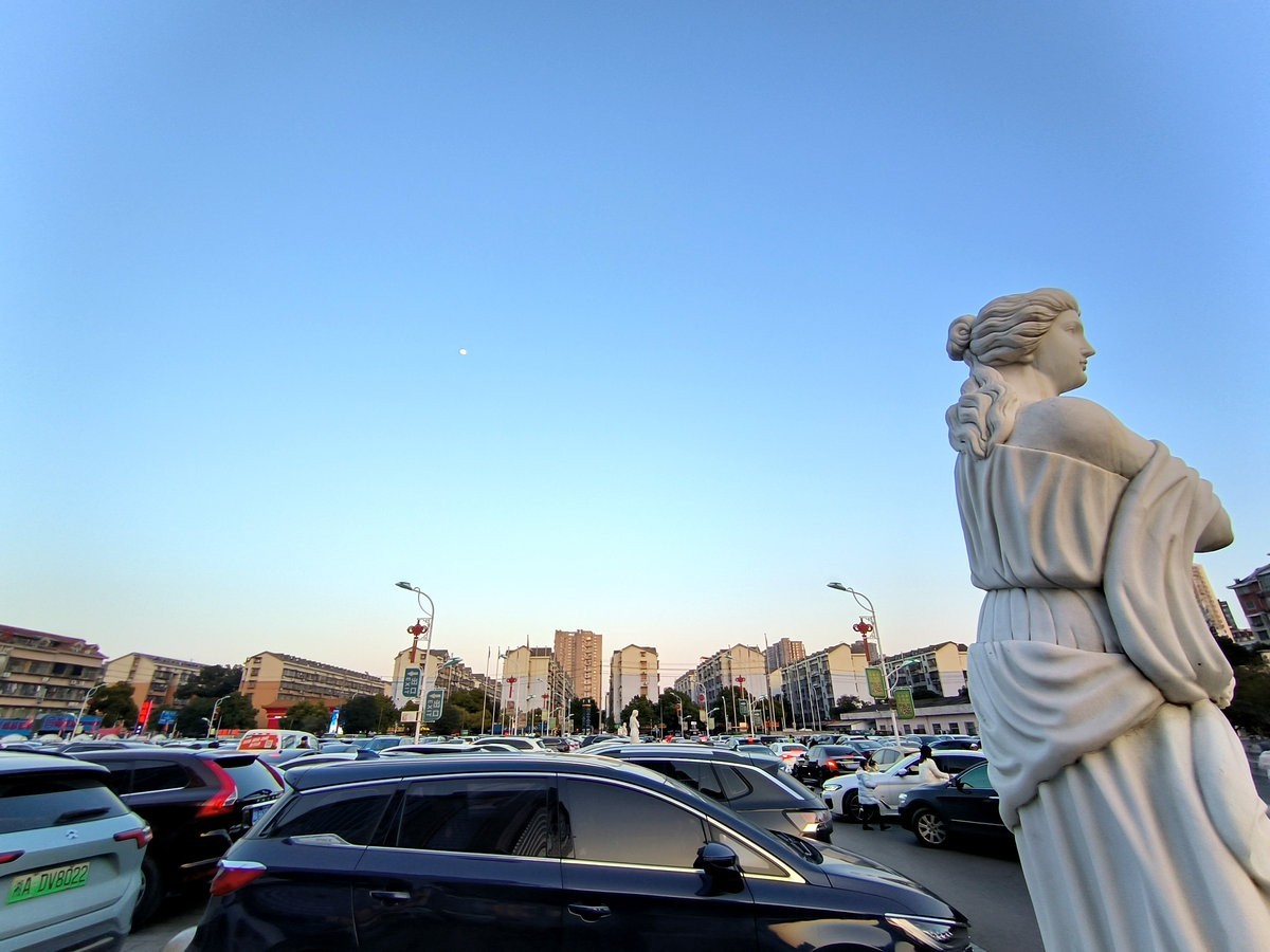 漫步星城 走街串巷（638）那就是万家丽