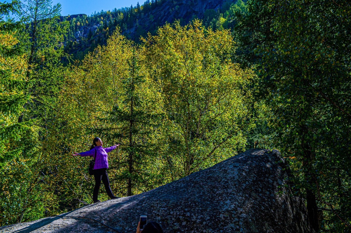 新疆旅游沿途风光风景记实抓拍   ＜ 可可托海大峡谷＞   续