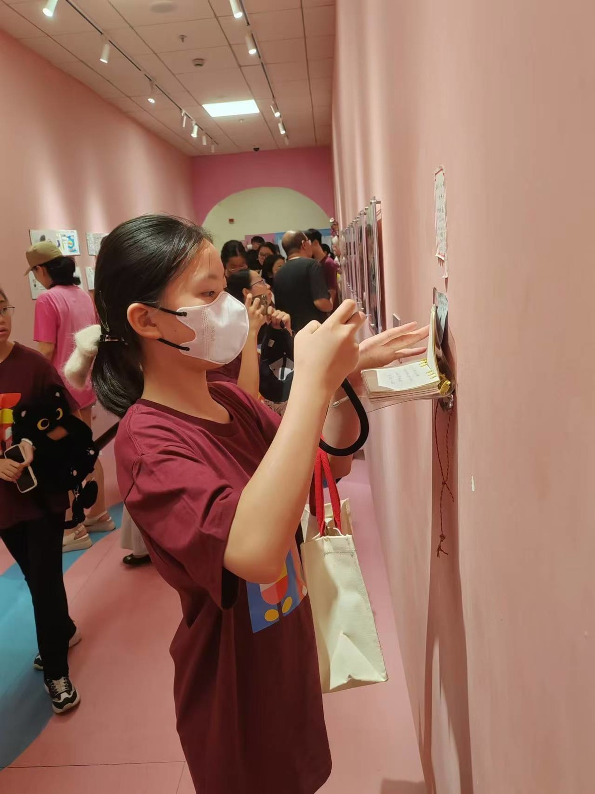 带我孙子到宛平南路666号上海精神卫生中心参加社会实践