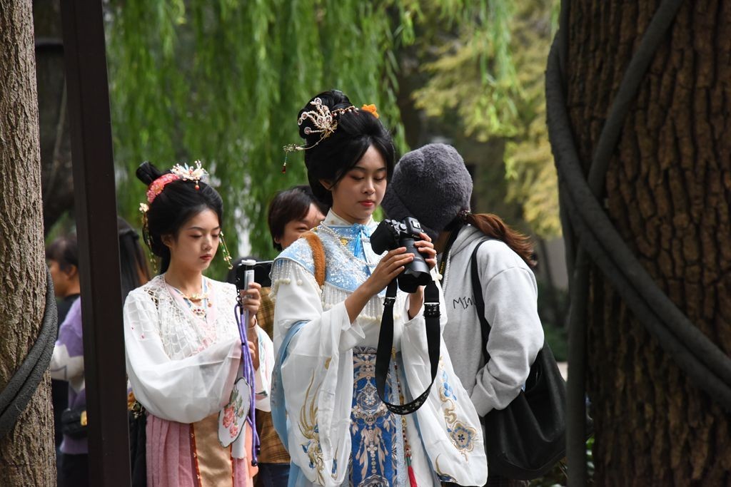 小桥云影话清闲