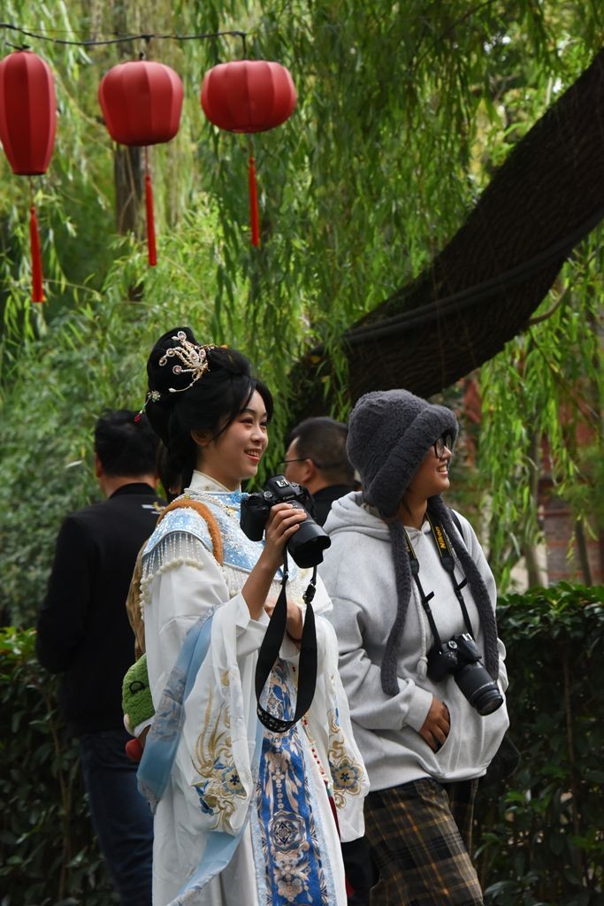 小桥云影话清闲