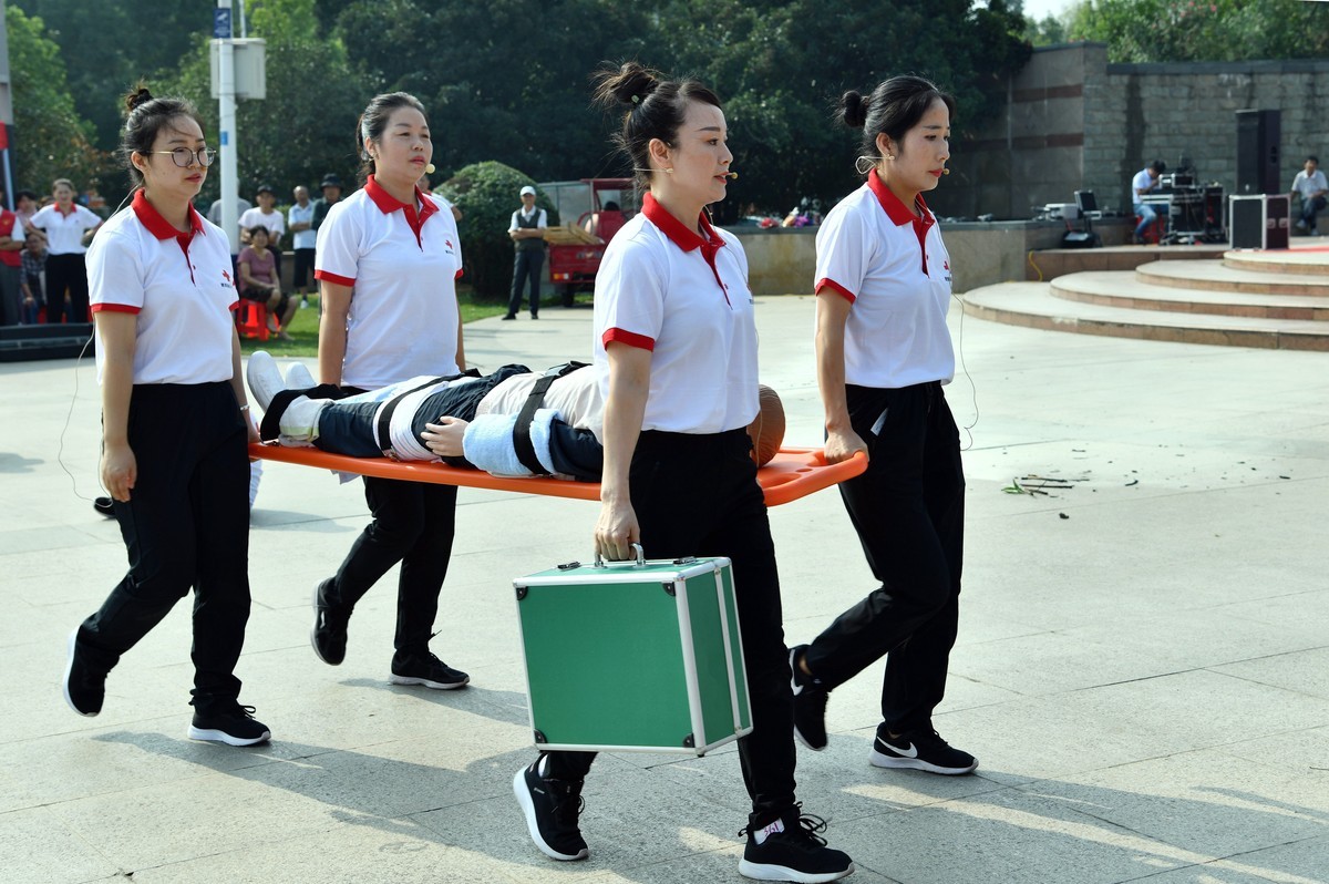 雷锋精神永存/3.5学雷锋纪念日