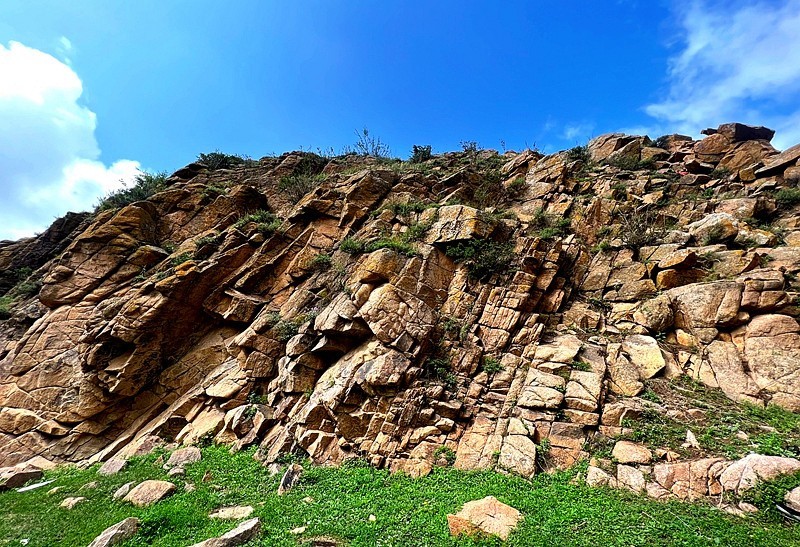 《不老松：纪实摄影》手机片：06张家口康保正山湾景！