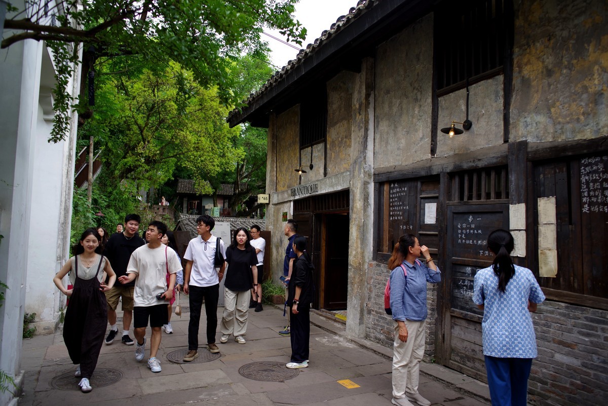 节日的米市文化街