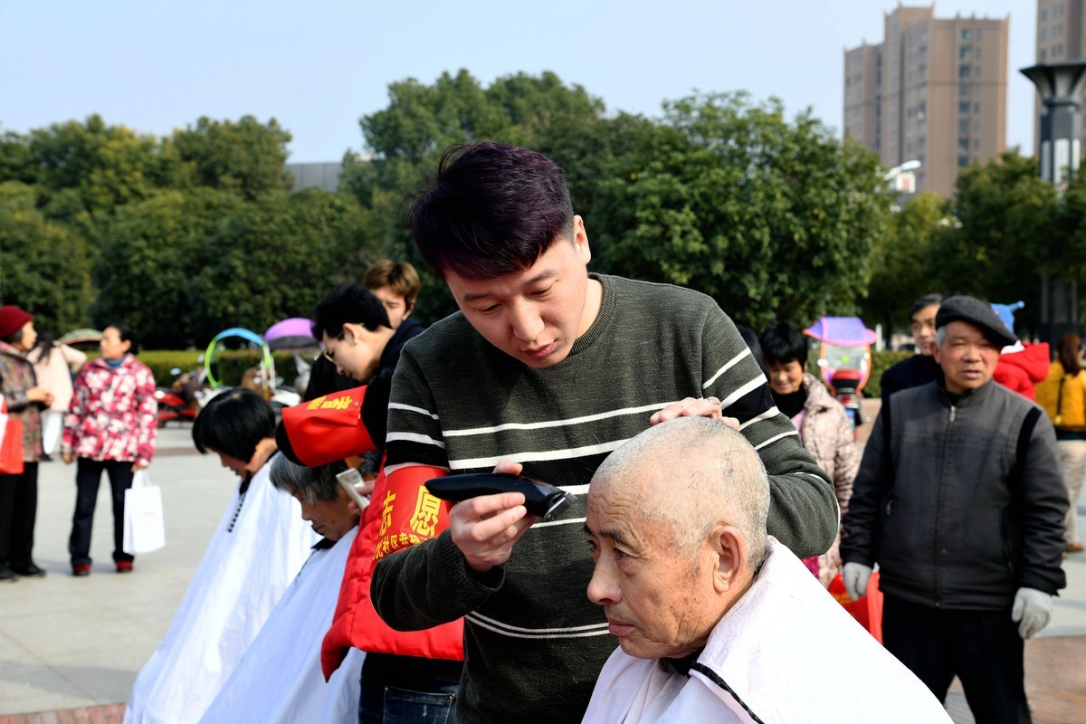 雷锋精神永存/3.5学雷锋纪念日