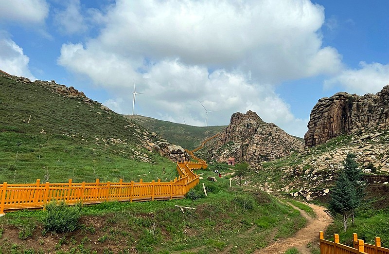 《不老松：纪实摄影》手机片：06张家口康保正山湾景！