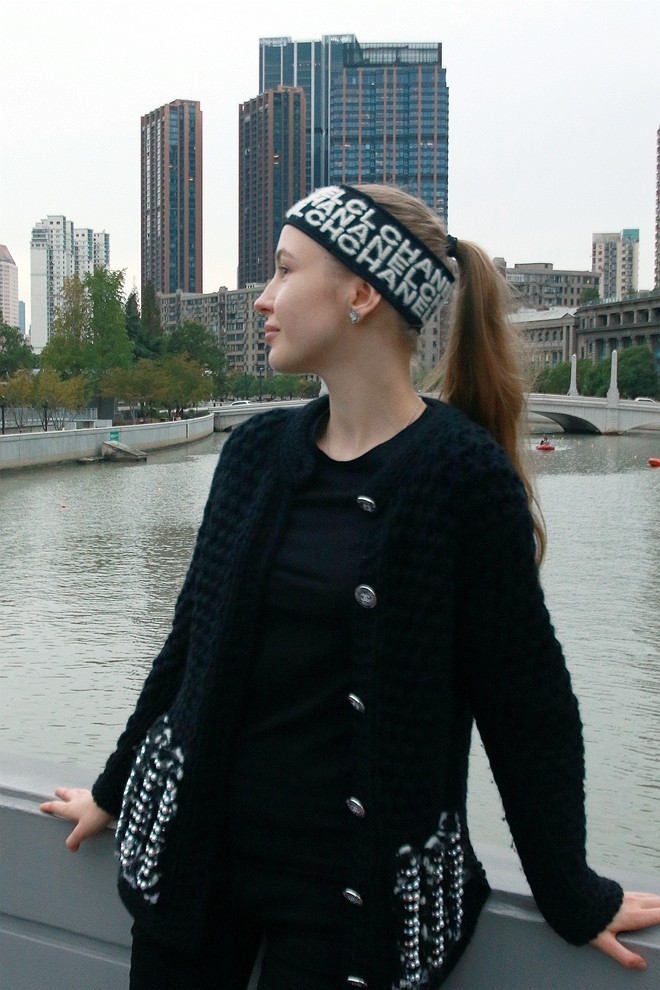 超广镜头摄人像