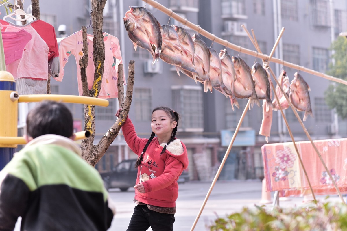 冬天和老奶奶一起晒太阳