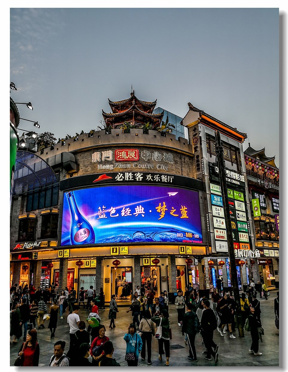 夜摄“东门町”（深圳）