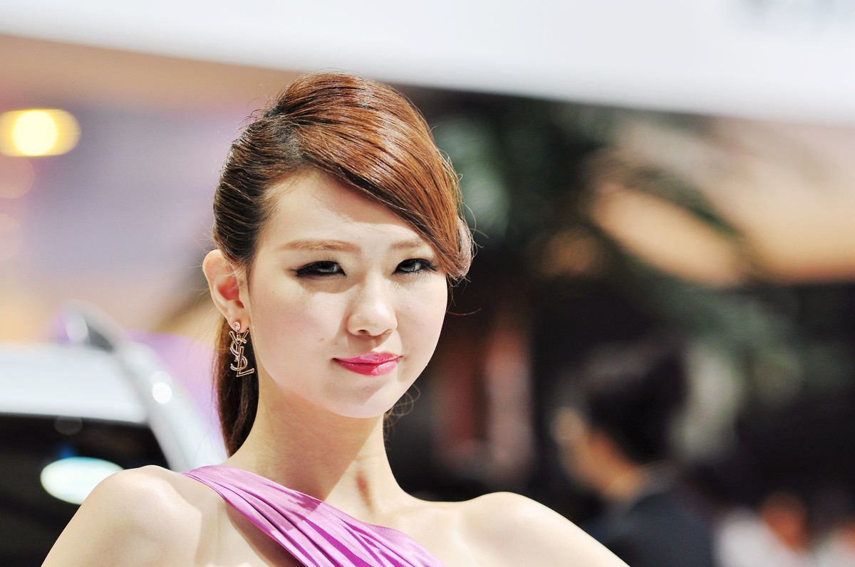 一组十年前D90 70-200 2.8 原片直出上海车展模特杂拍十