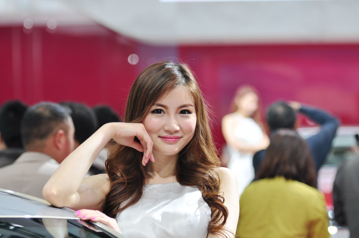 一组十年前D90 70-200 2.8 原片直出上海车展模特杂拍十