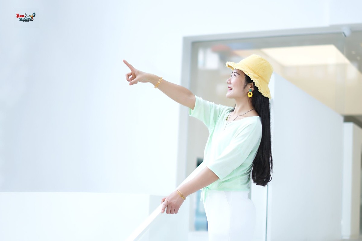 【黄帽子美女】---罗罗