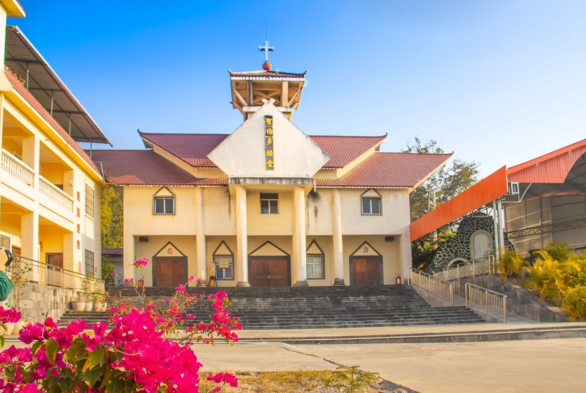 2025-04-11云南瑞丽圣伯多禄教堂