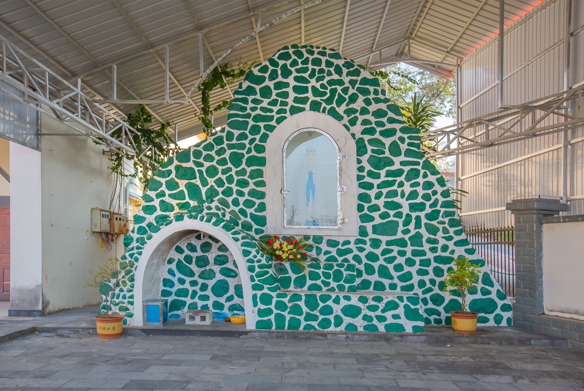 2025-04-11云南瑞丽圣伯多禄教堂