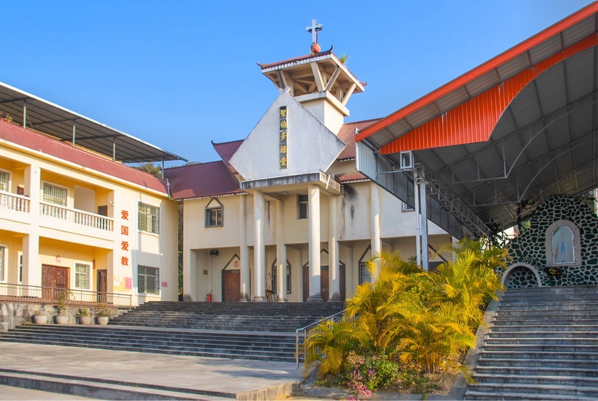 2025-04-11云南瑞丽圣伯多禄教堂