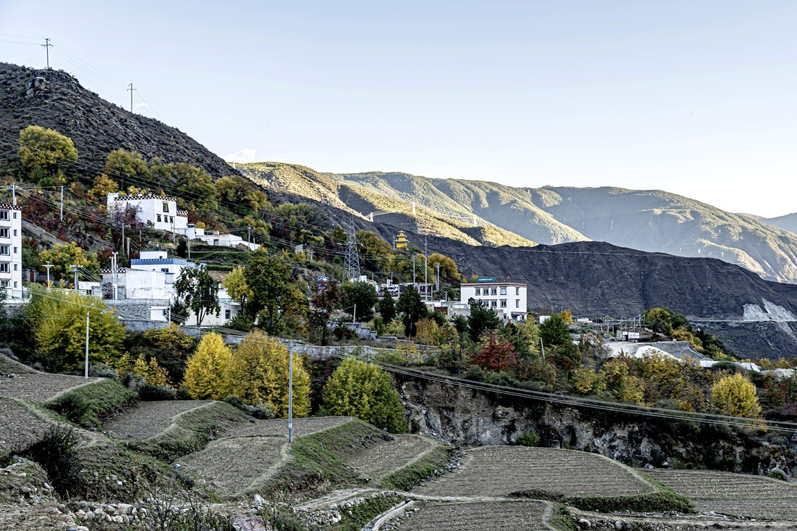 行走在318国道--甘孜--乡城县青德镇【14】