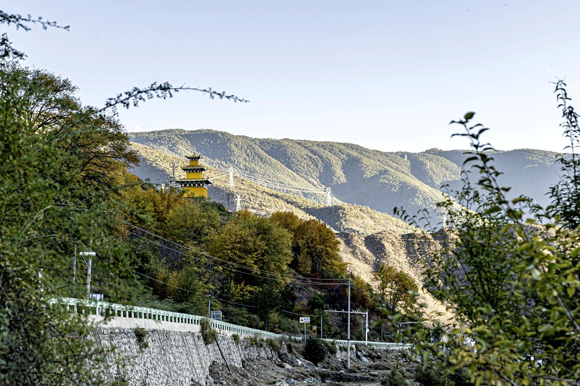 行走在318国道--甘孜--乡城县青德镇【14】