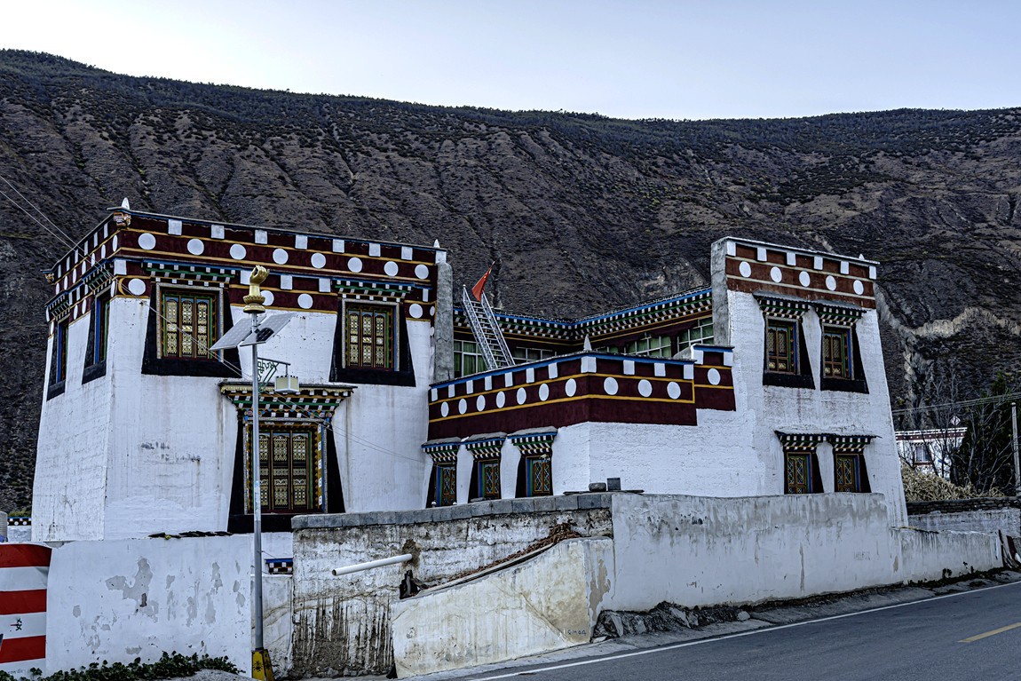 行走在318国道--甘孜--乡城县青德镇【14】