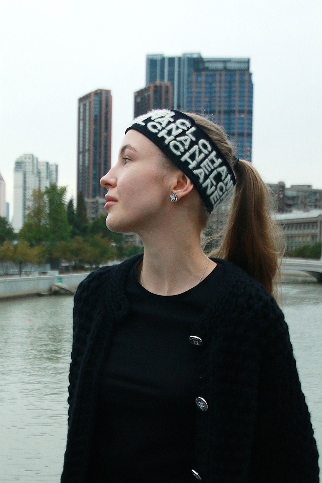 超广镜头摄人像