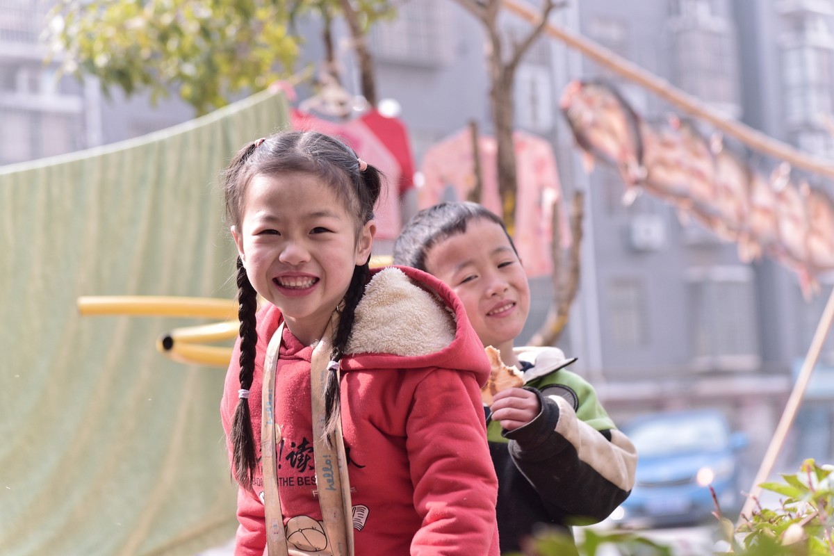 冬天和老奶奶一起晒太阳