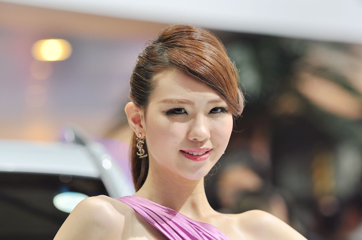 一组十年前D90 70-200 2.8 原片直出上海车展模特杂拍十