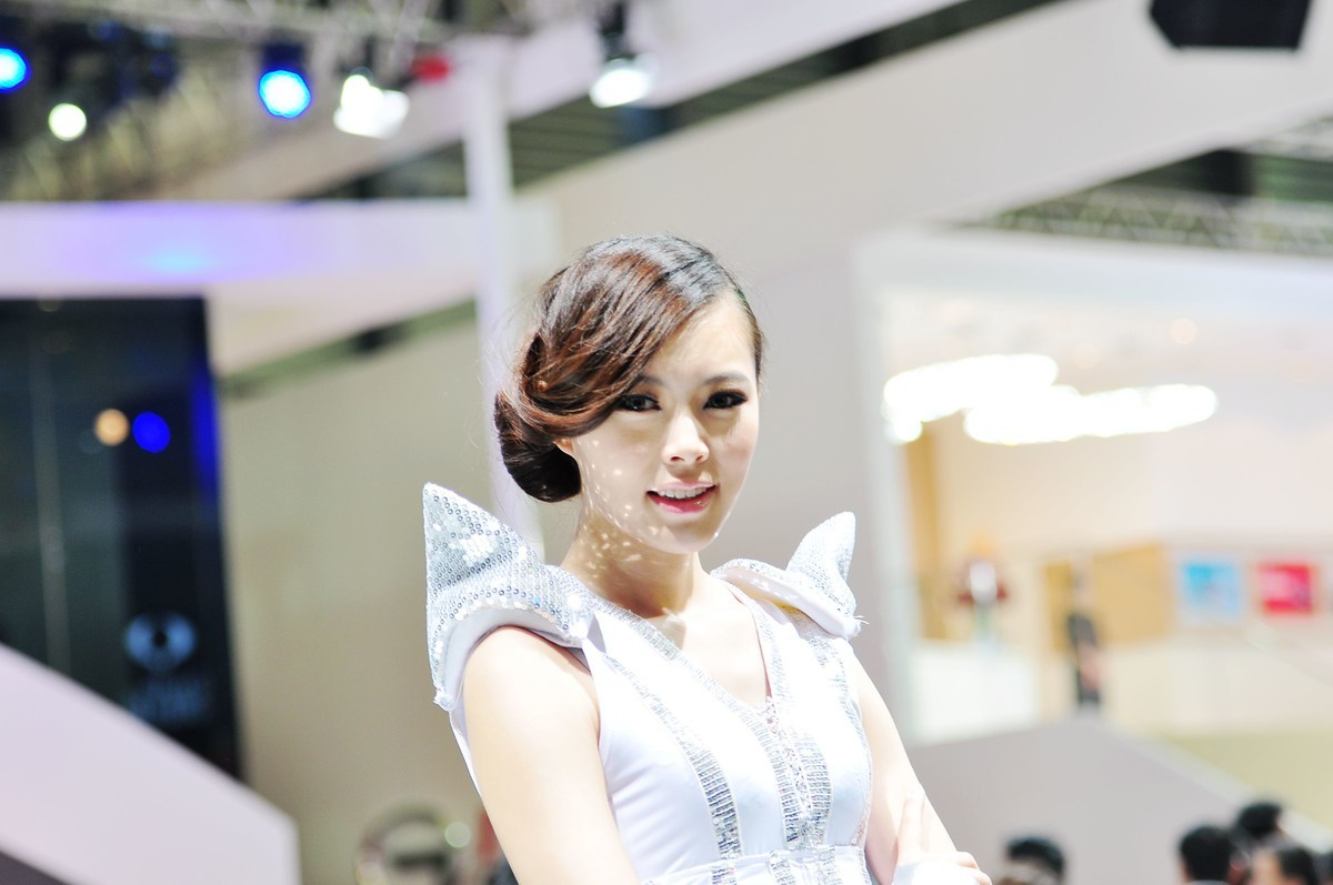 一组十年前D90 70-200 2.8 原片直出上海车展模特杂拍十