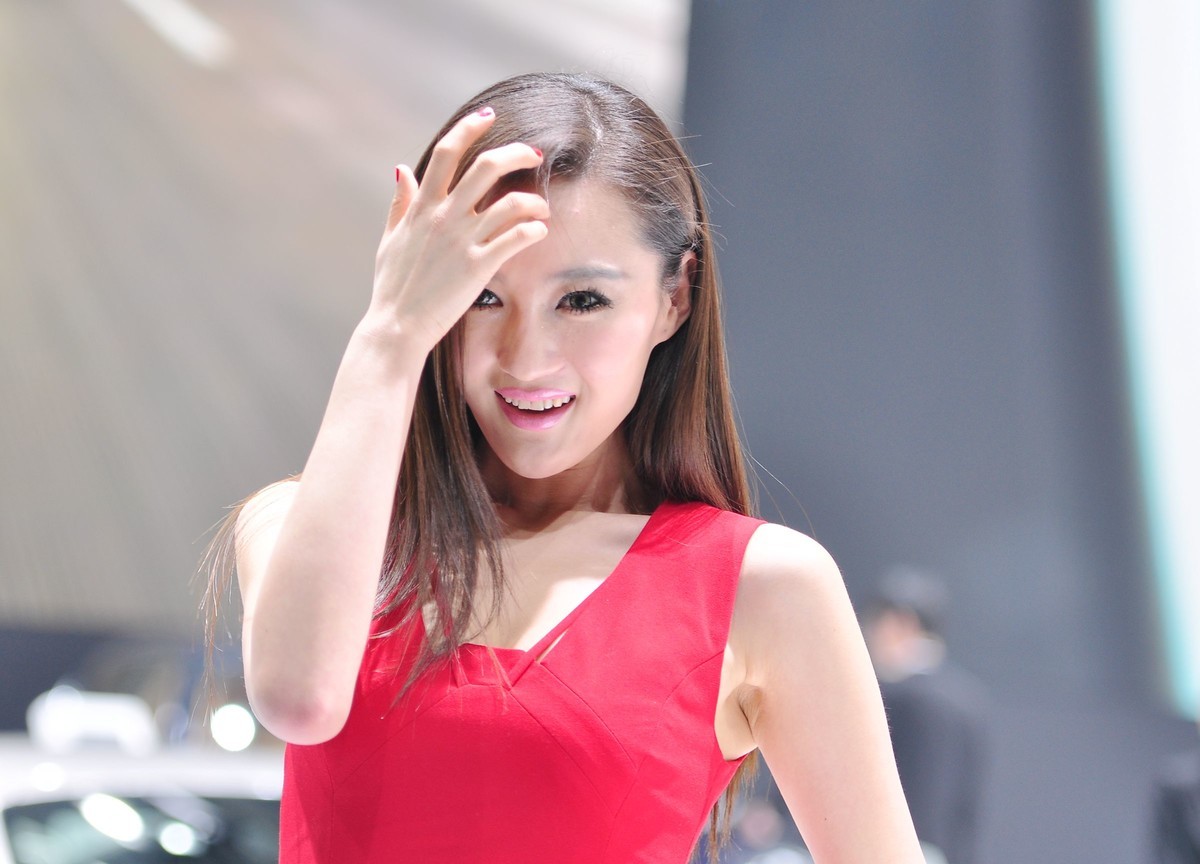 一组十年前D90 70-200 2.8 原片直出上海车展模特杂拍十