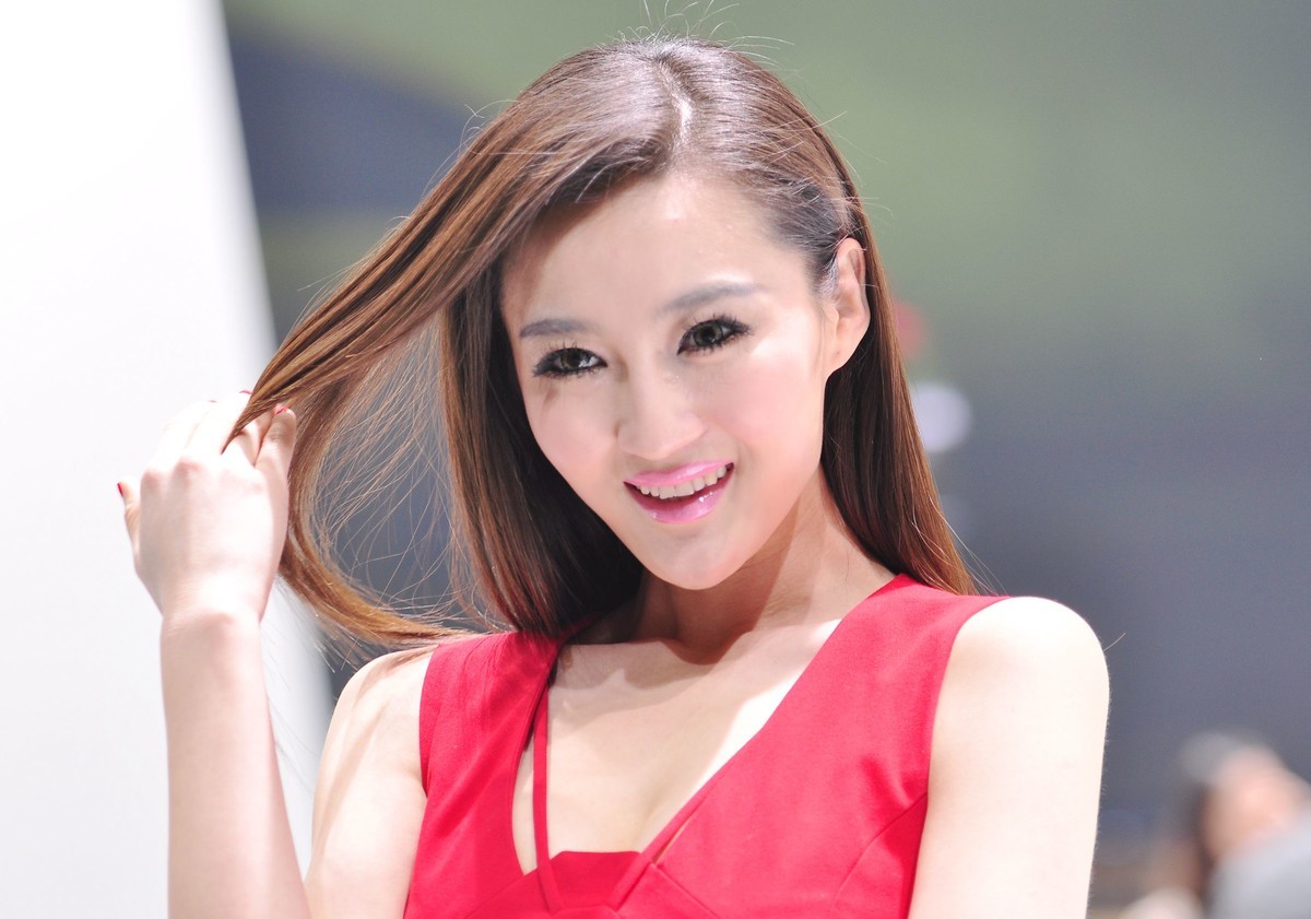 一组十年前D90 70-200 2.8 原片直出上海车展模特杂拍十