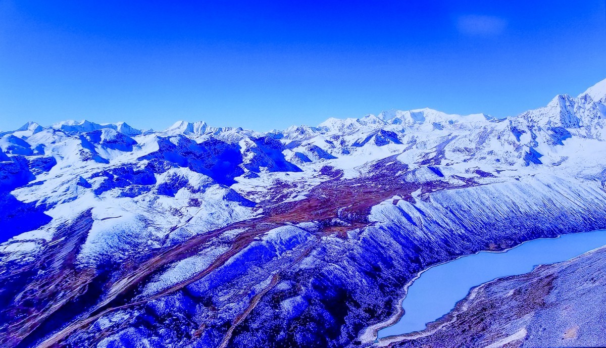 “蓝宝石”般的西藏水与山（翻拍）