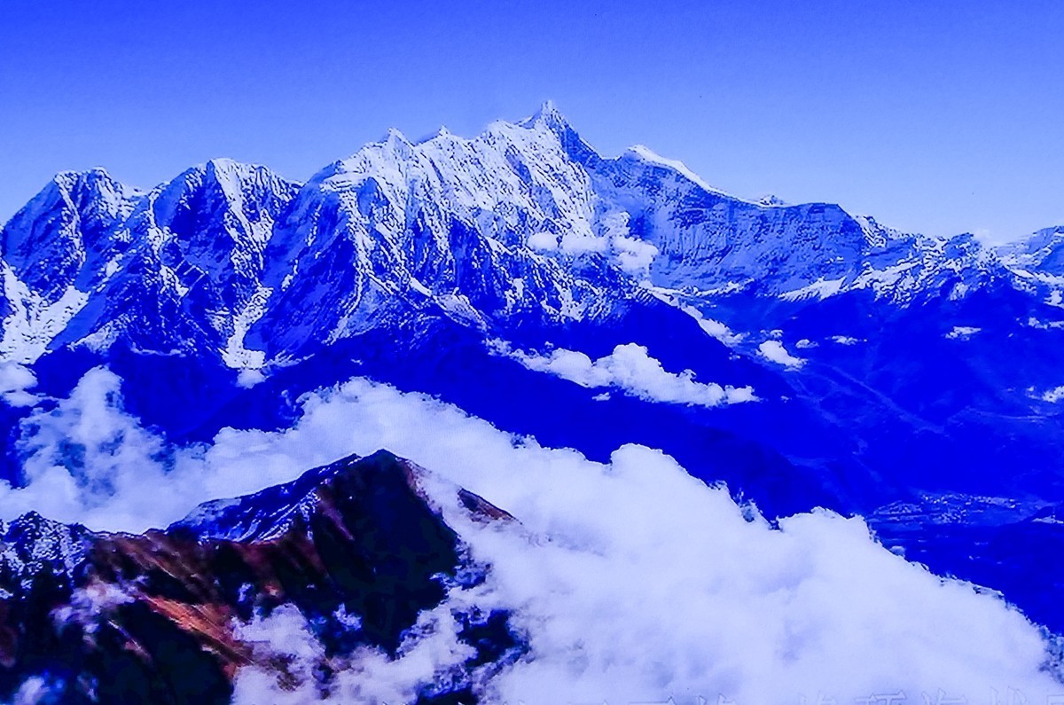 “蓝宝石”般的西藏水与山（翻拍）