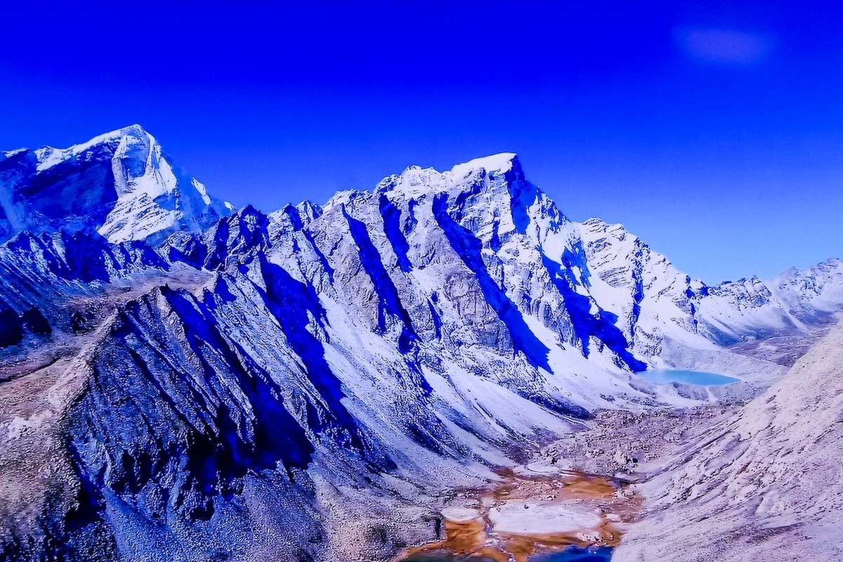 “蓝宝石”般的西藏水与山（翻拍）