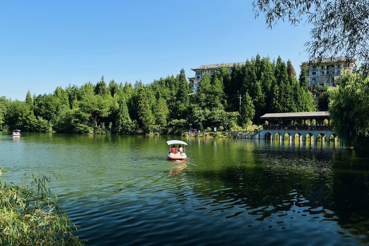 重庆石柱黄水月亮湖游拍(上)