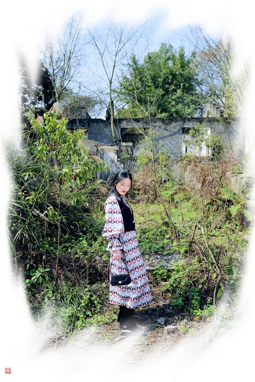 #大拜年# 虎年带个美女给您拜年！